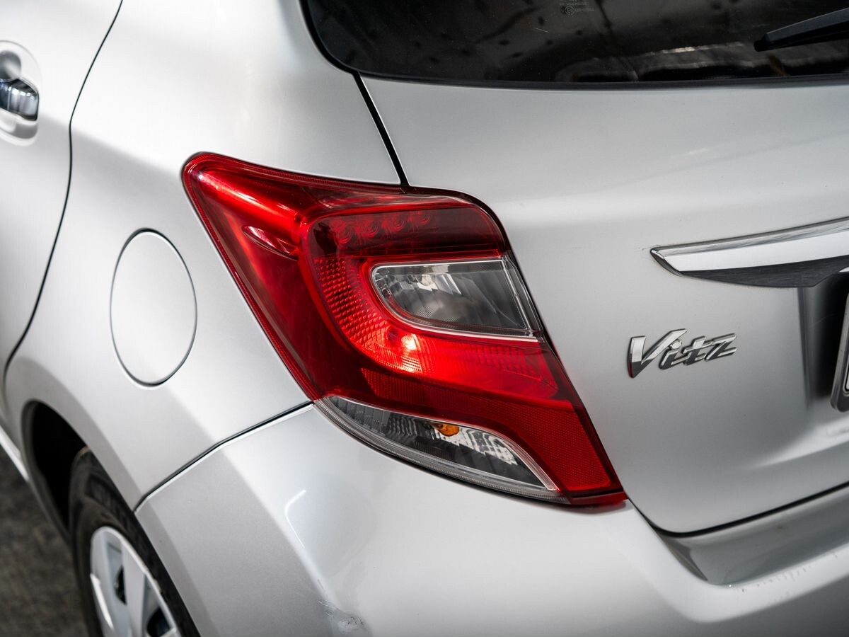 Toyota Vitz 2016 - фото автомобиля