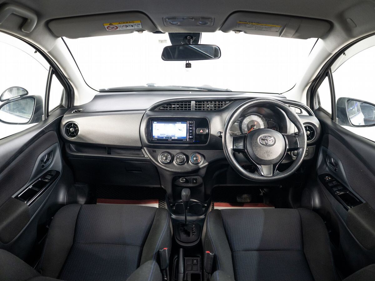 Toyota Vitz 2016 - фото автомобиля