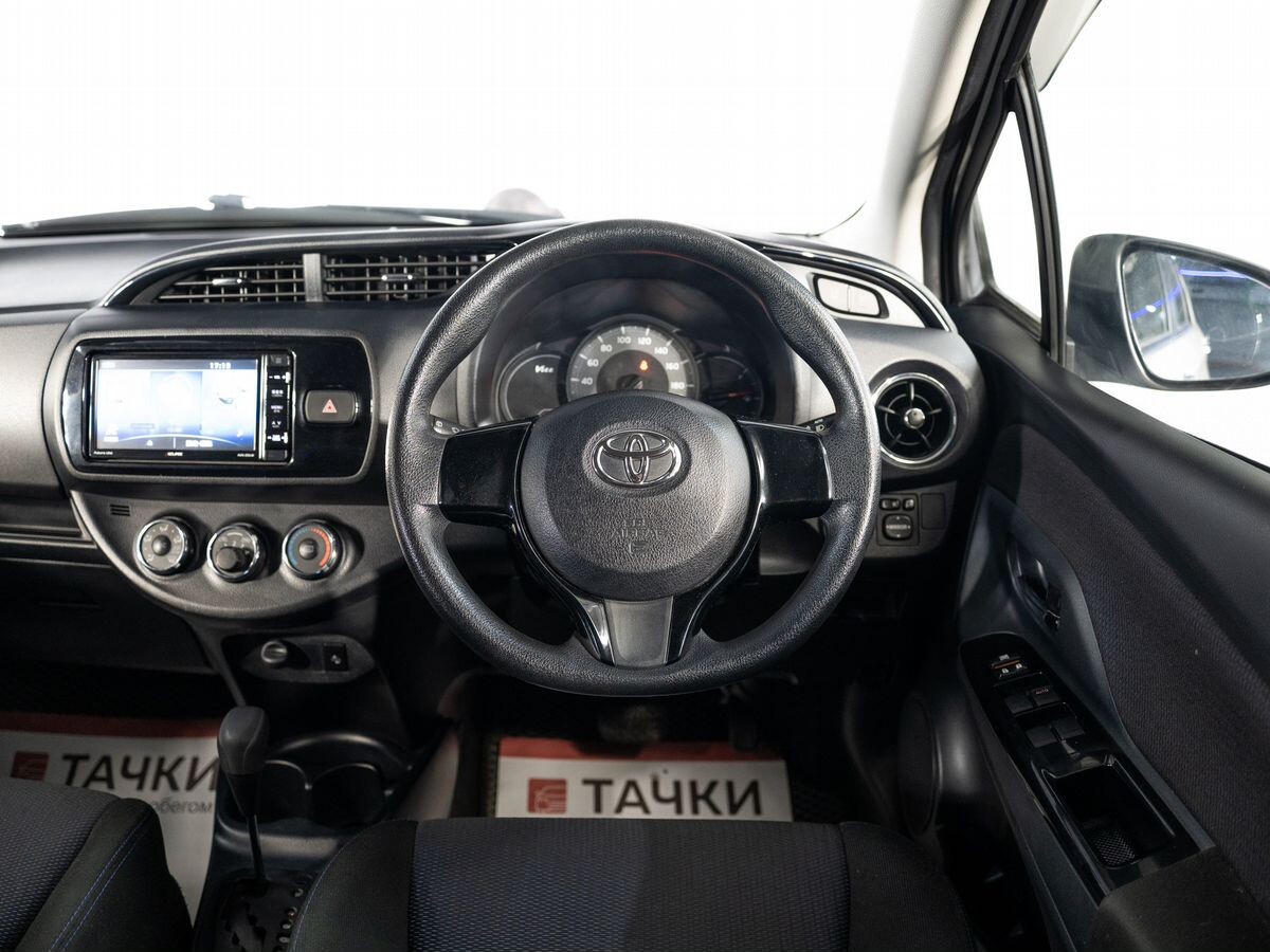 Toyota Vitz 2016 - фото автомобиля