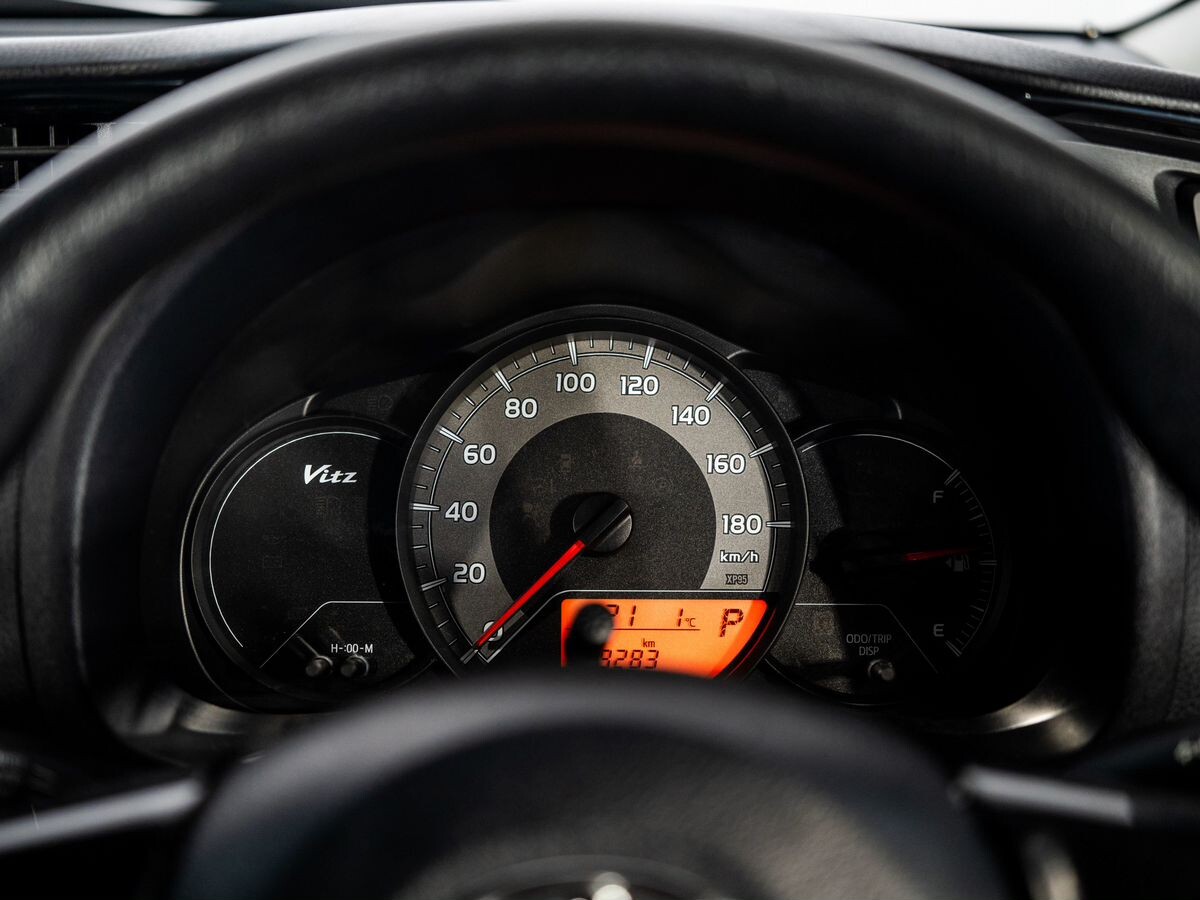 Toyota Vitz 2016 - фото автомобиля