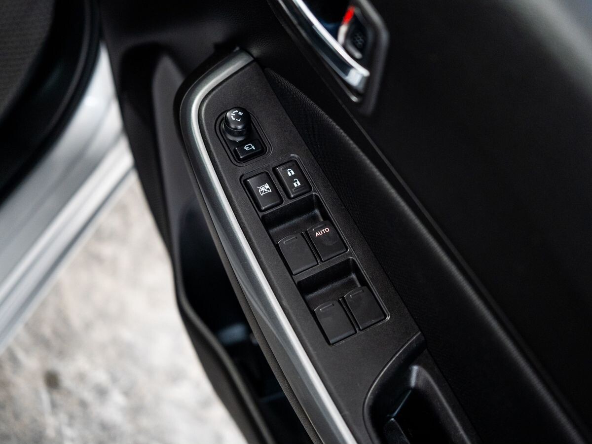 Suzuki Swift 2019 - фото автомобиля