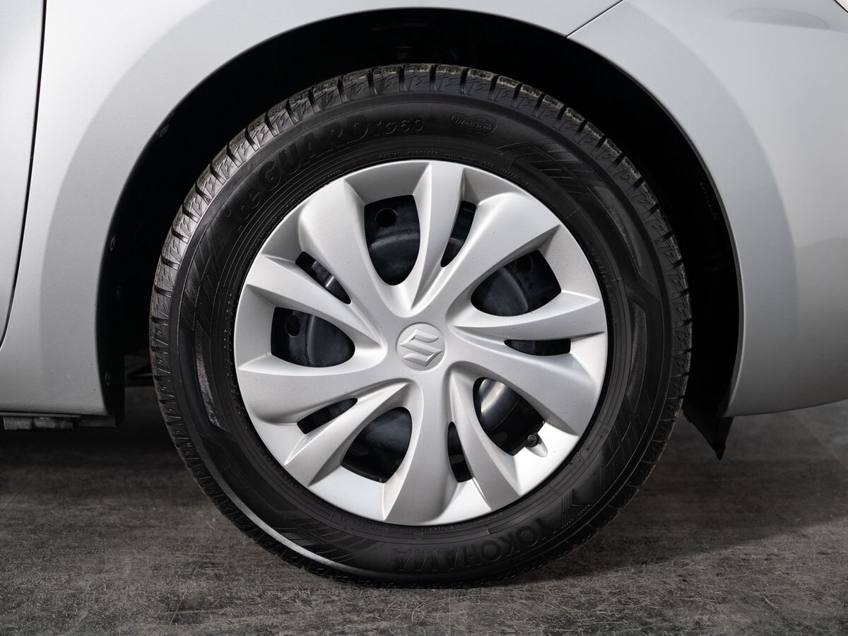 Suzuki Swift 2019 - фото автомобиля