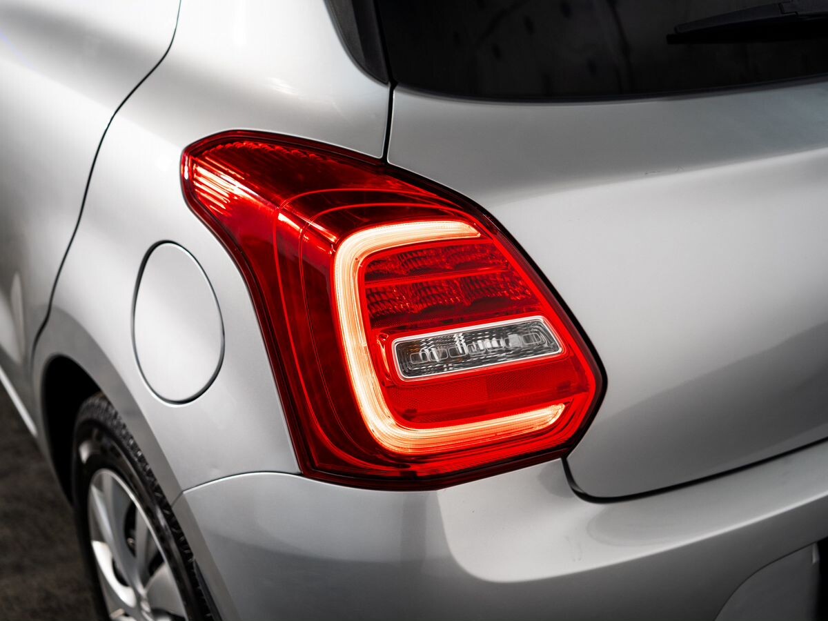 Suzuki Swift 2019 - фото автомобиля