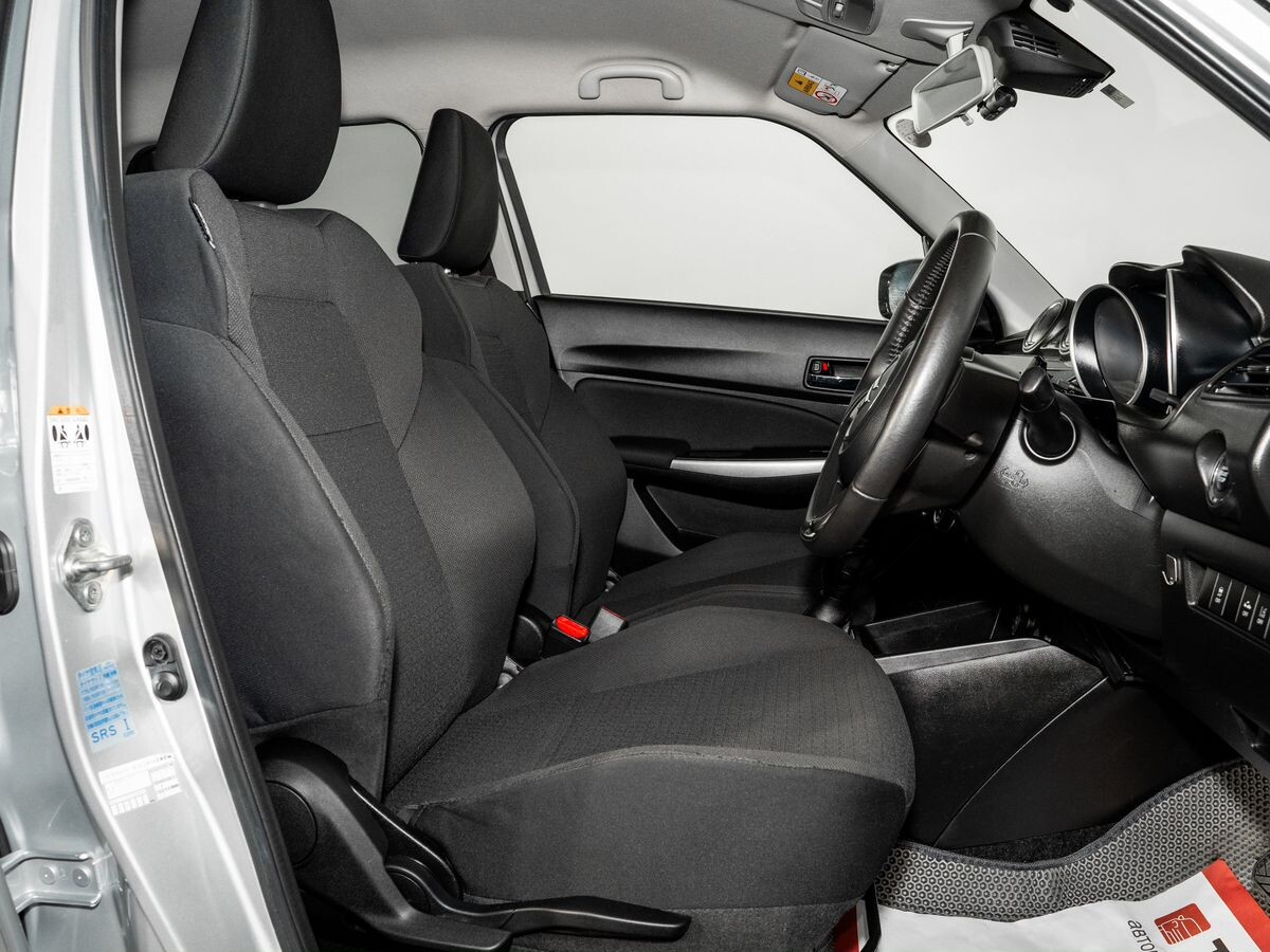 Suzuki Swift 2019 - фото автомобиля