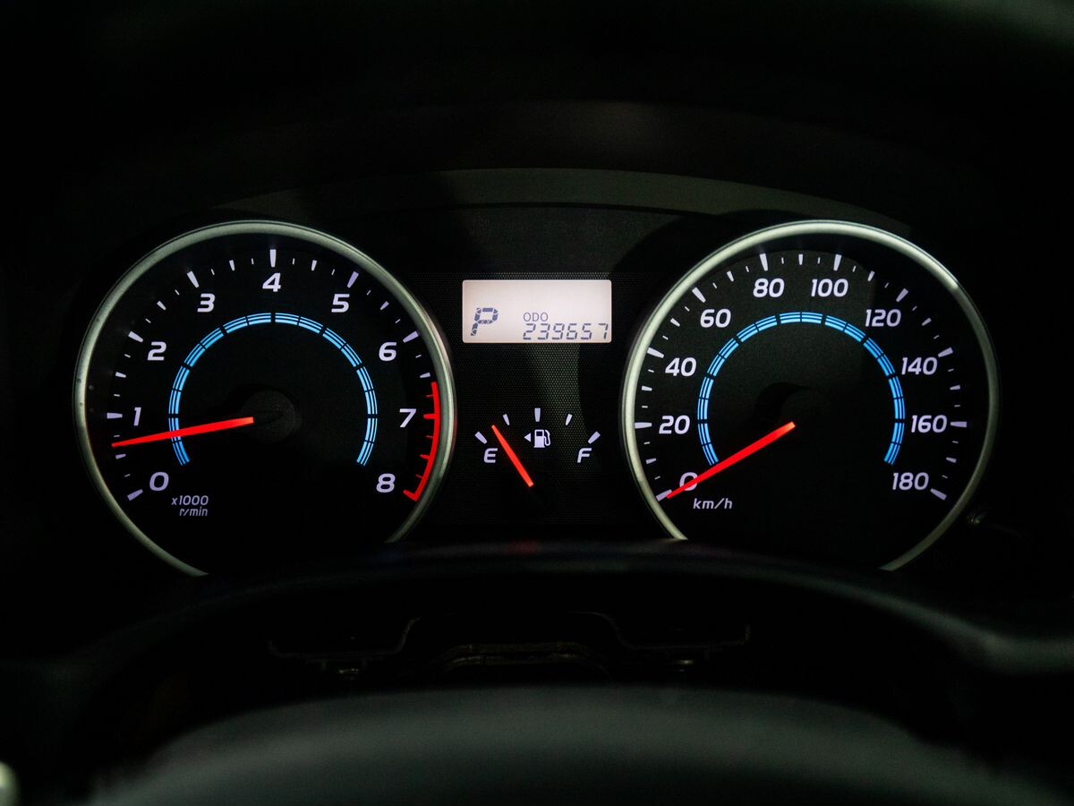 Toyota Wish 2010 - фото автомобиля