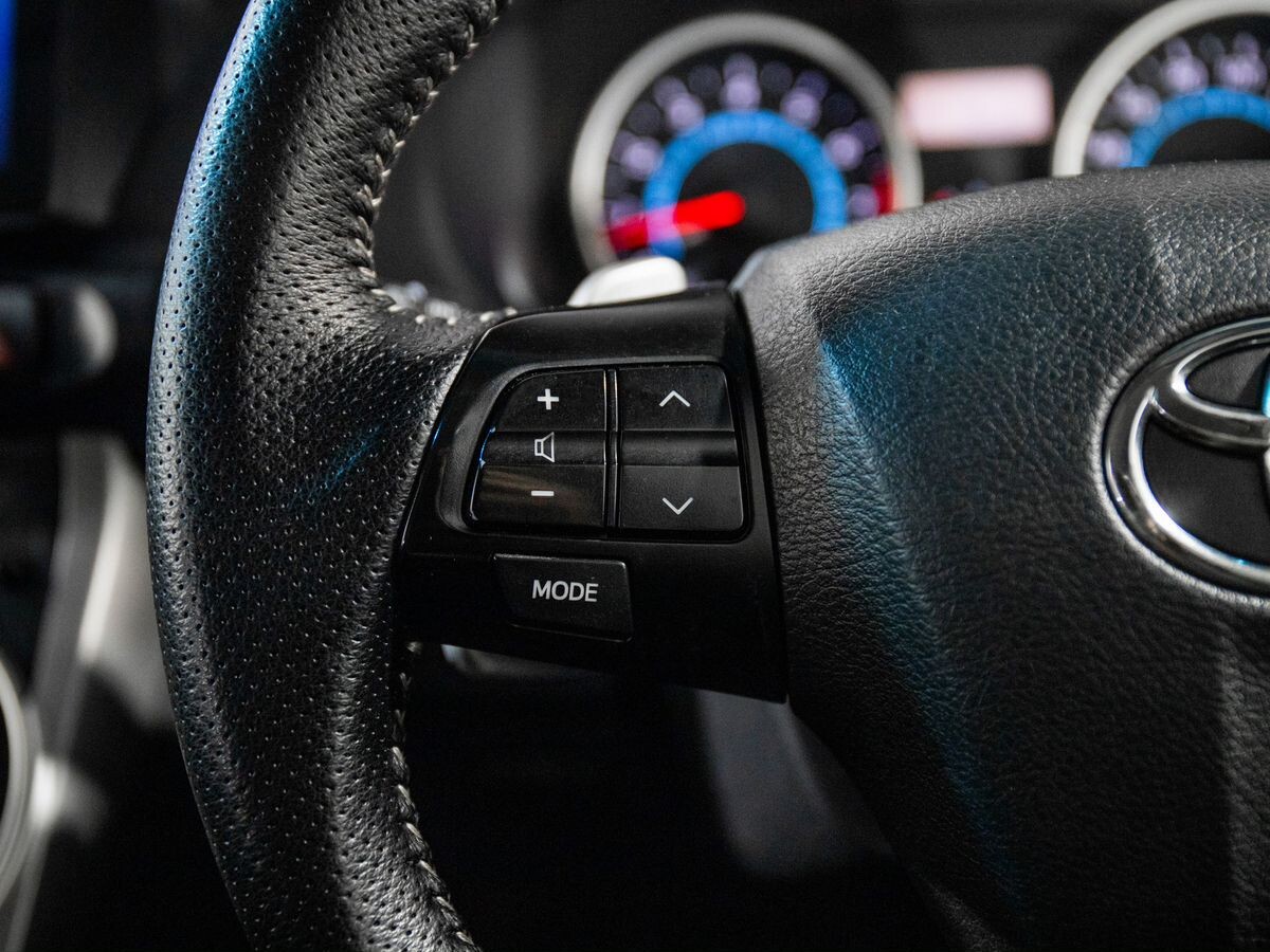 Toyota Wish 2010 - фото автомобиля