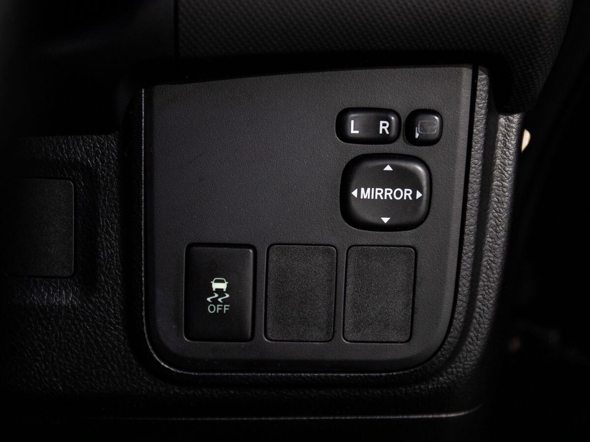 Toyota Wish 2010 - фото автомобиля