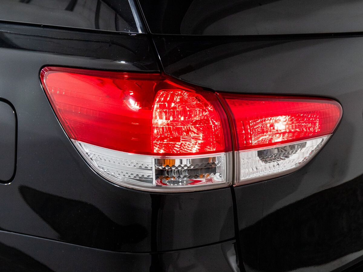 Toyota Wish 2010 - фото автомобиля