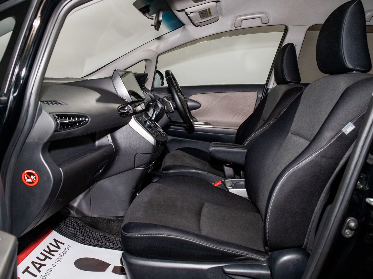 Toyota Wish 2010 - фото автомобиля