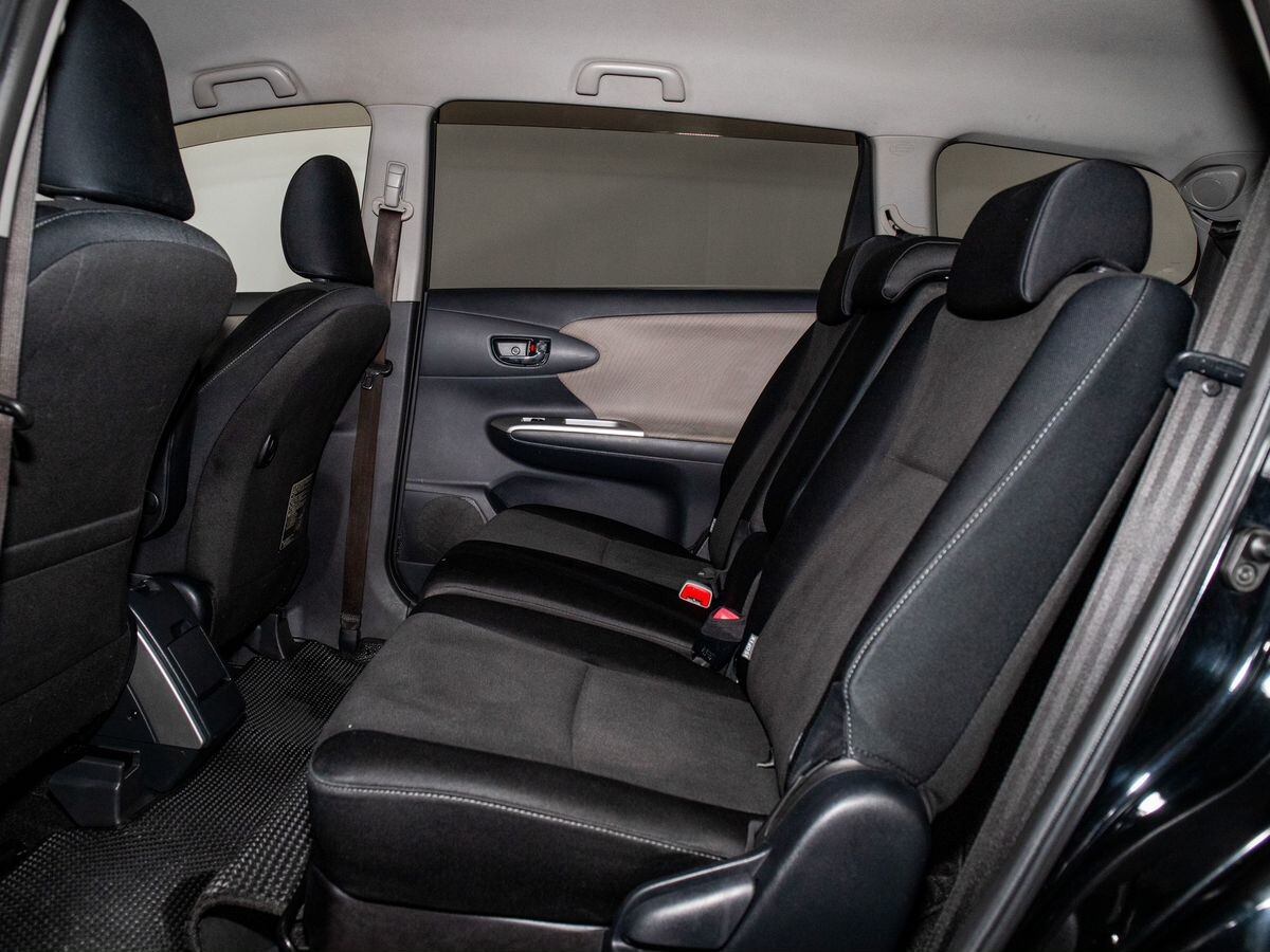 Toyota Wish 2010 - фото автомобиля