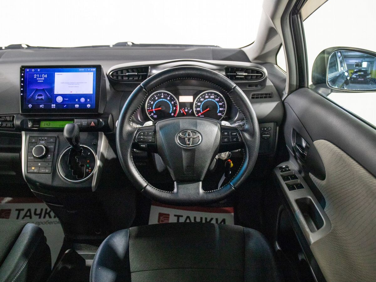 Toyota Wish 2010 - фото автомобиля