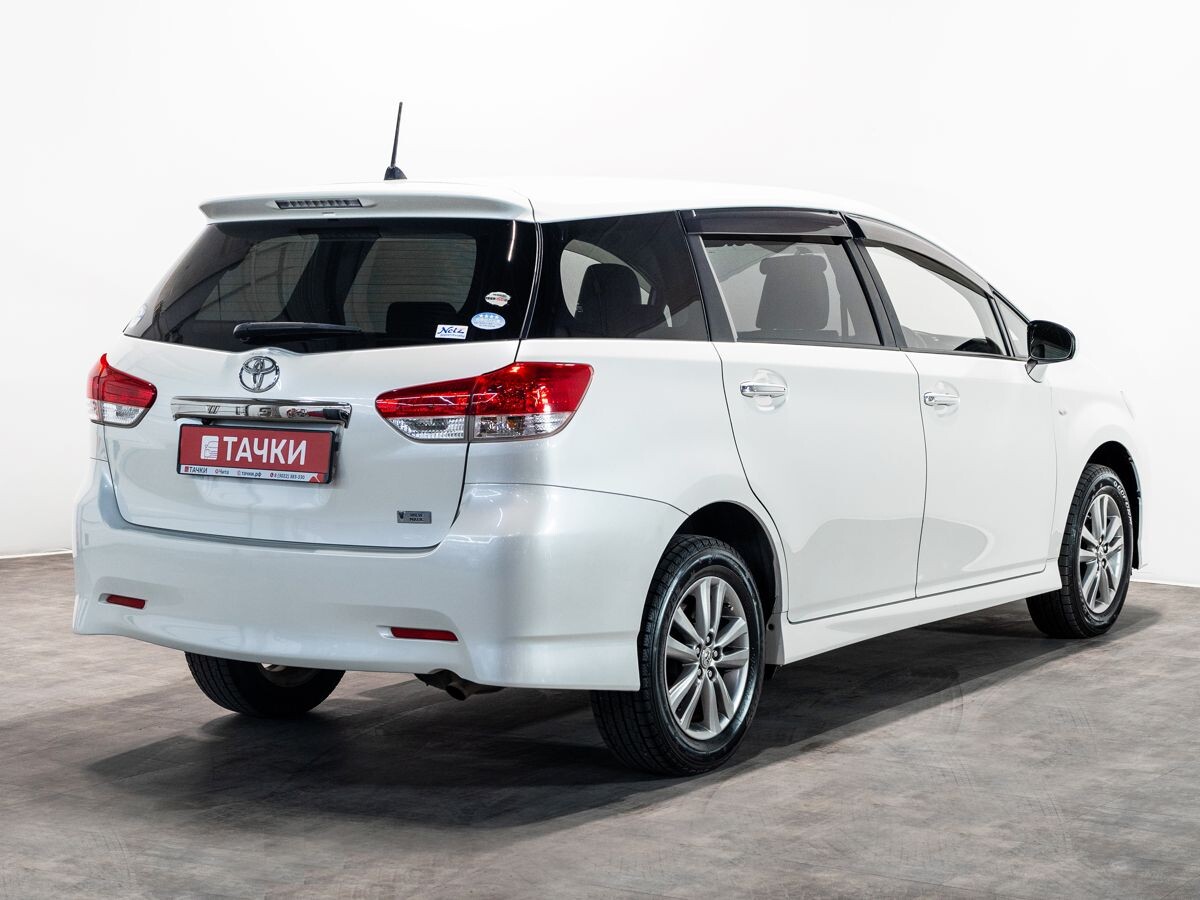 Toyota Wish 2011 - фото автомобиля