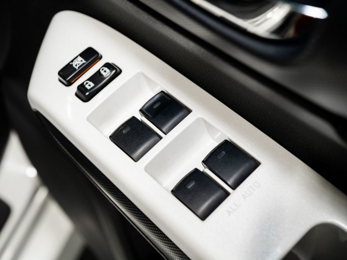 Toyota Wish 2011 - фото автомобиля