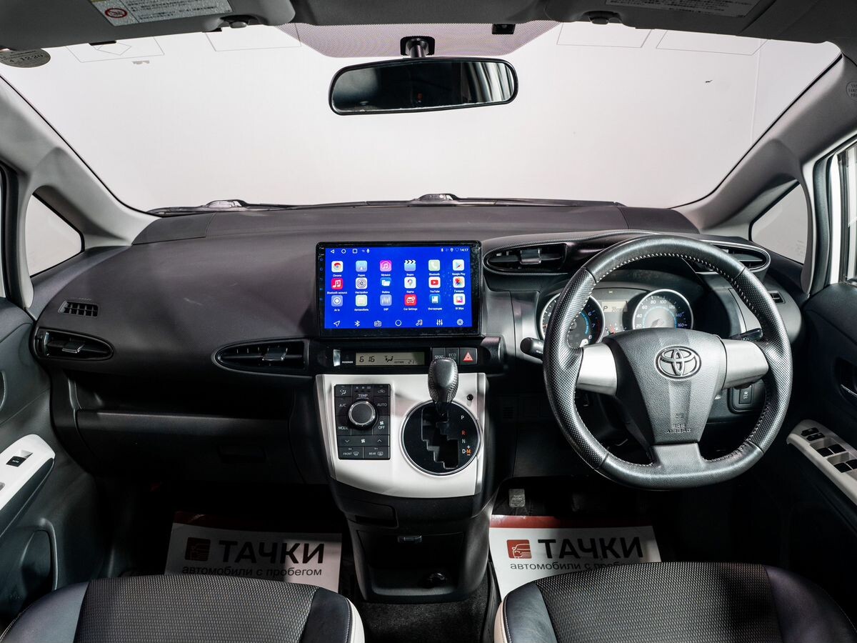 Toyota Wish 2011 - фото автомобиля