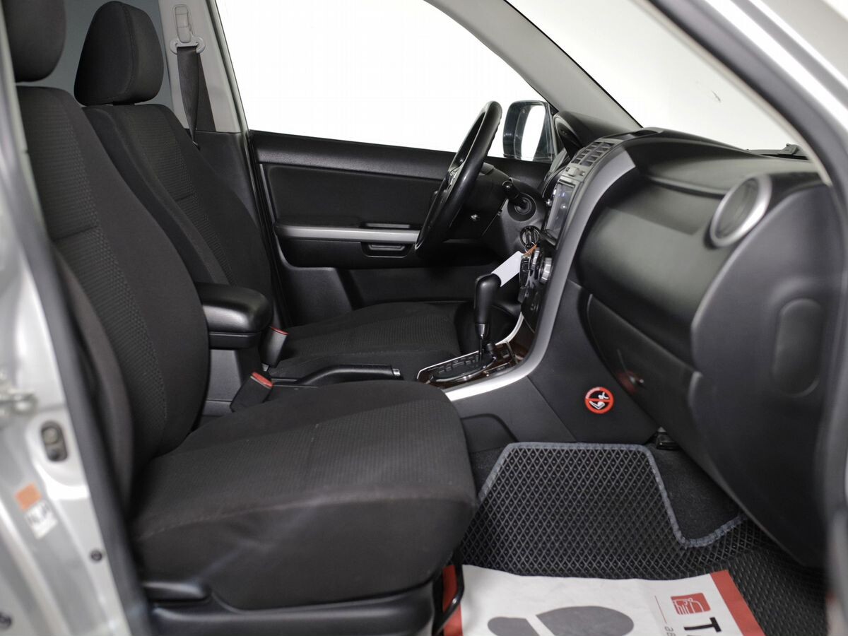 Suzuki Grand Vitara 2010 - фото автомобиля