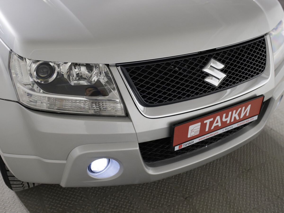 Suzuki Grand Vitara 2010 - фото автомобиля