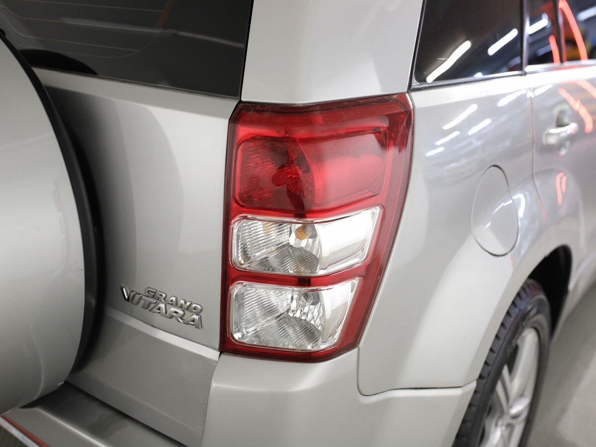 Suzuki Grand Vitara 2010 - фото автомобиля