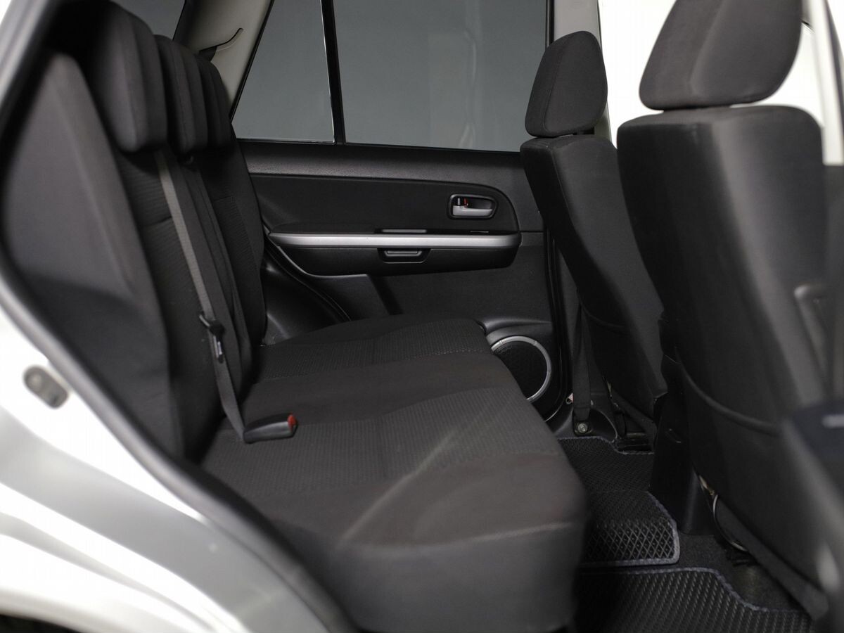 Suzuki Grand Vitara 2010 - фото автомобиля