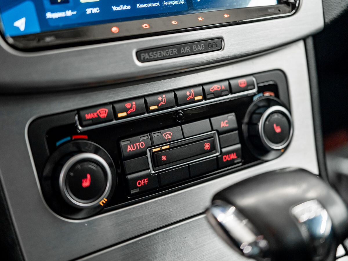 Volkswagen Passat 2010 - фото автомобиля