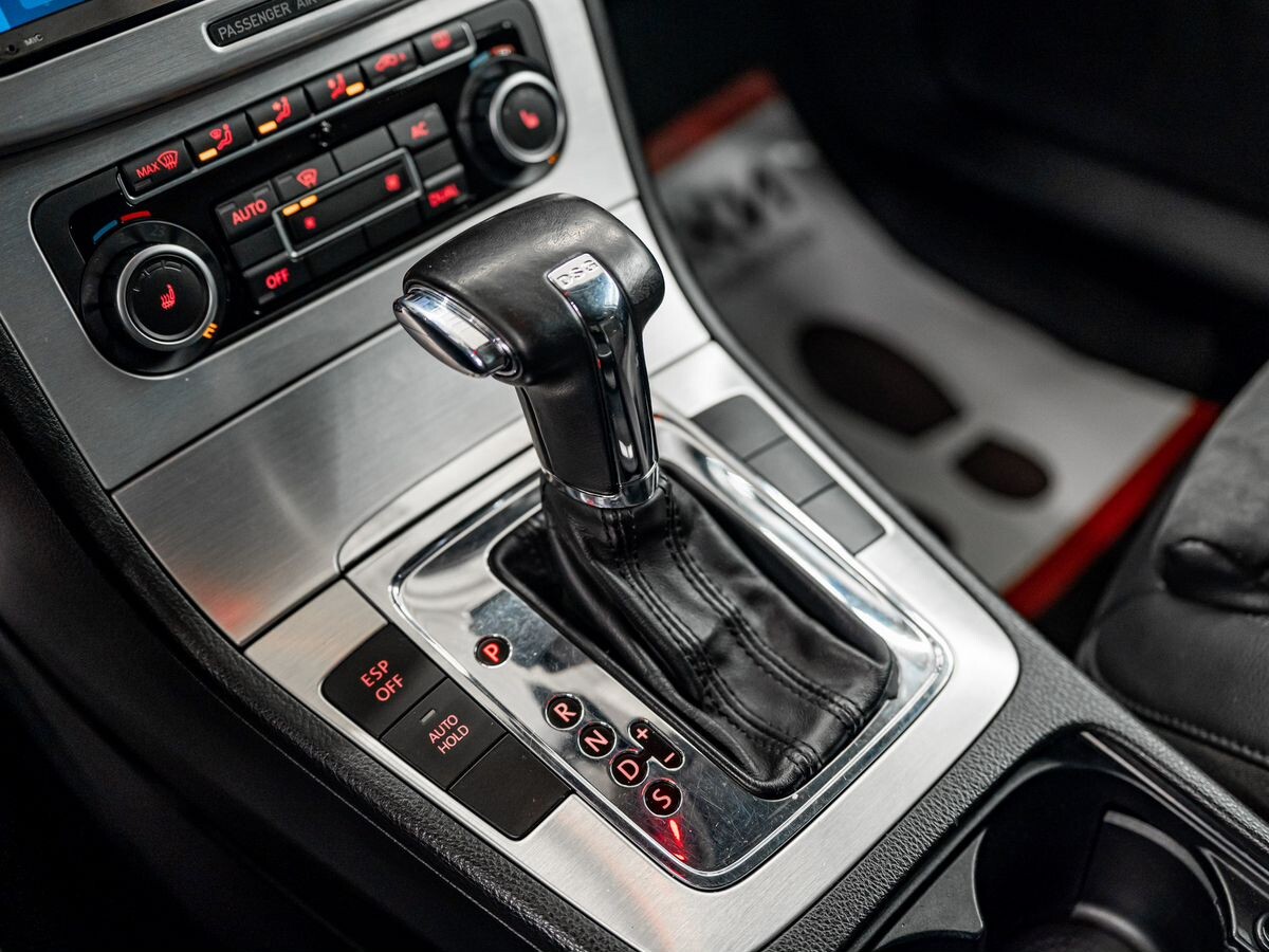 Volkswagen Passat 2010 - фото автомобиля