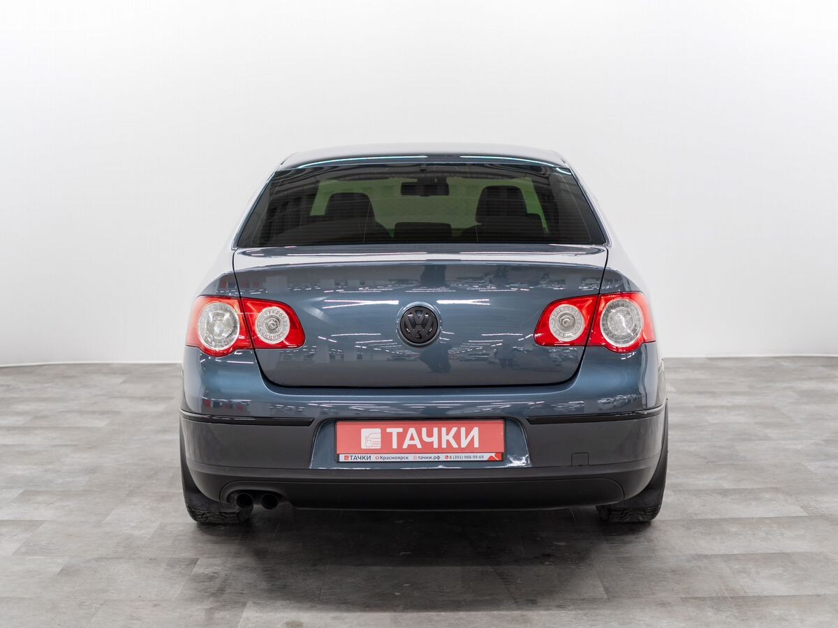 Volkswagen Passat 2010 - фото автомобиля