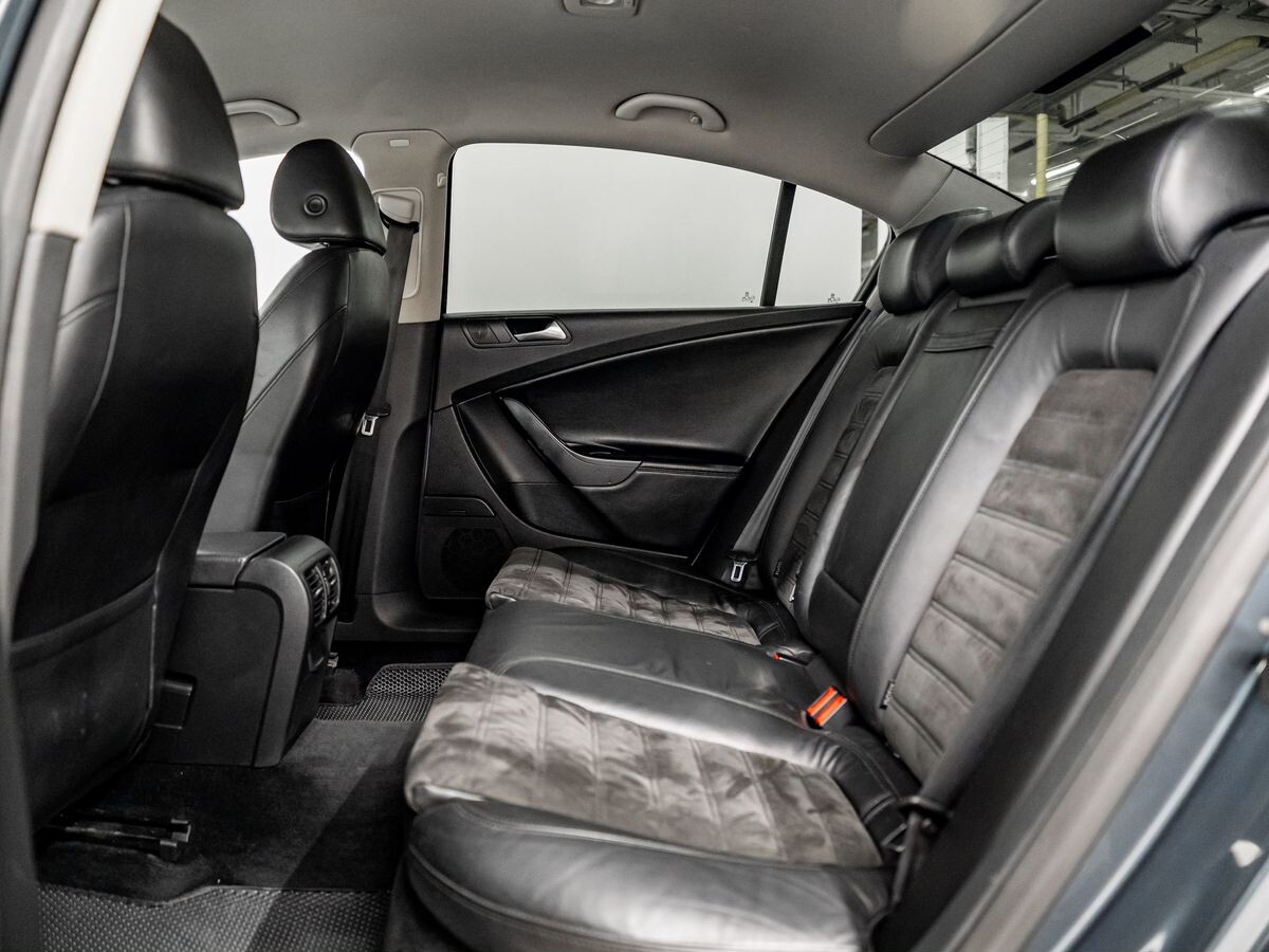 Volkswagen Passat 2010 - фото автомобиля