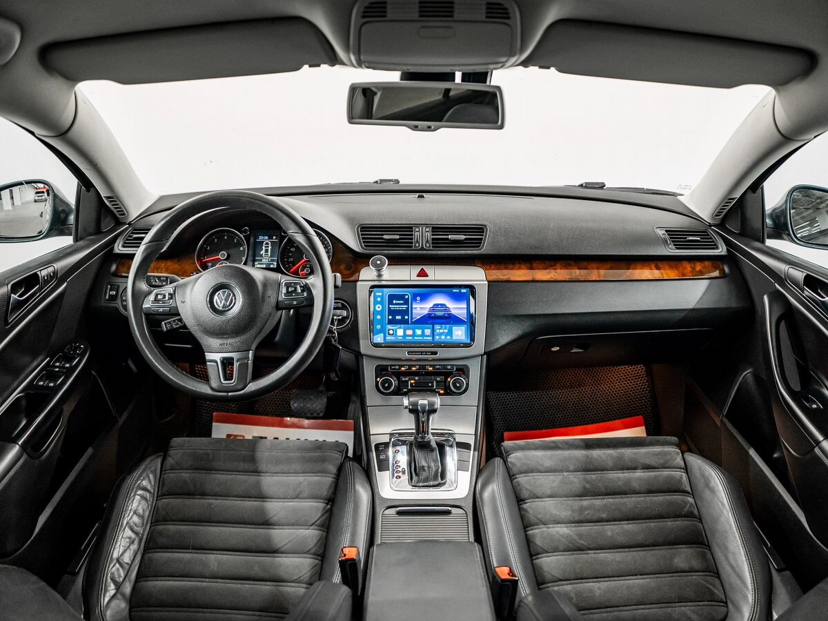 Volkswagen Passat 2010 - фото автомобиля