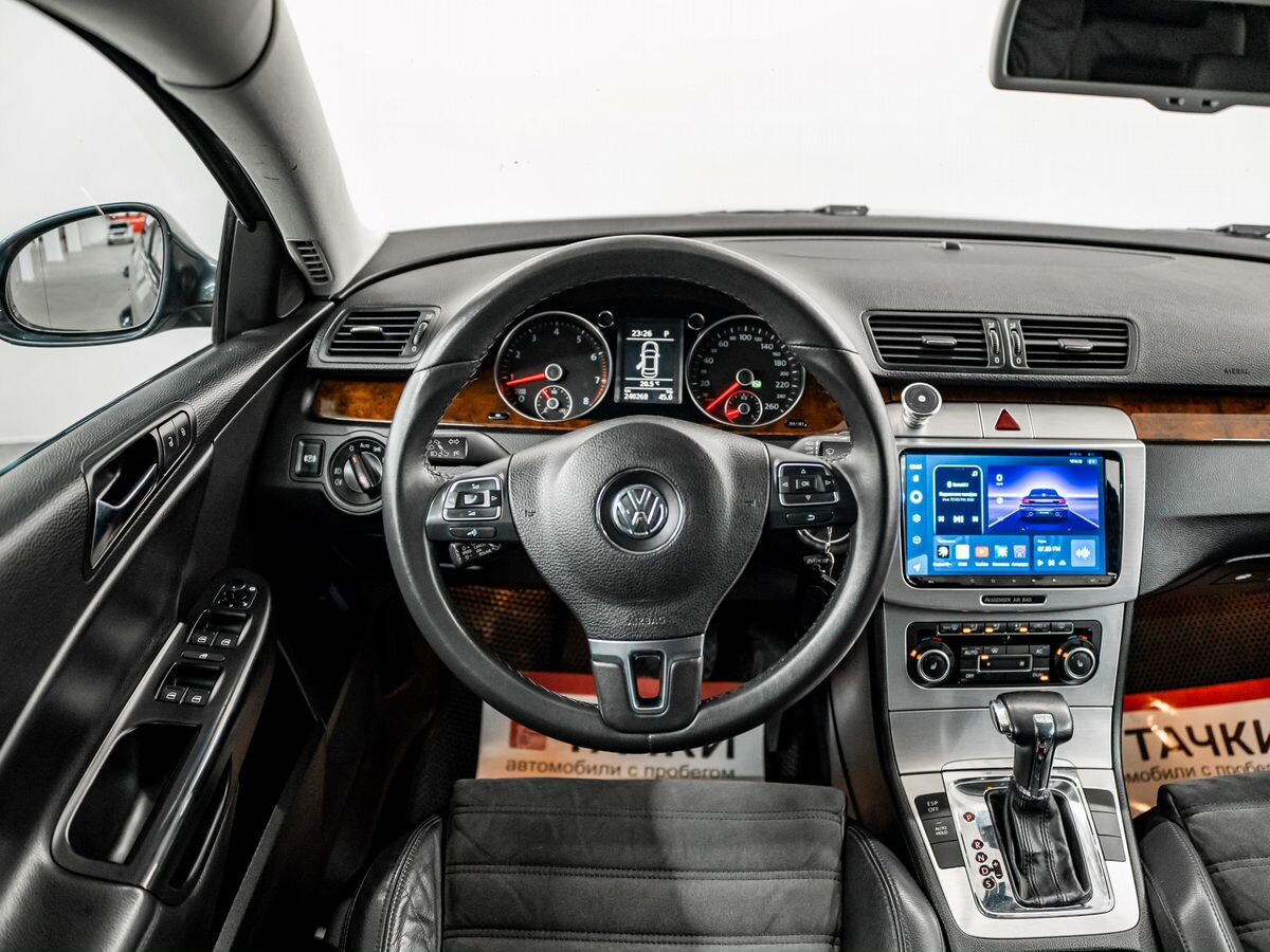 Volkswagen Passat 2010 - фото автомобиля