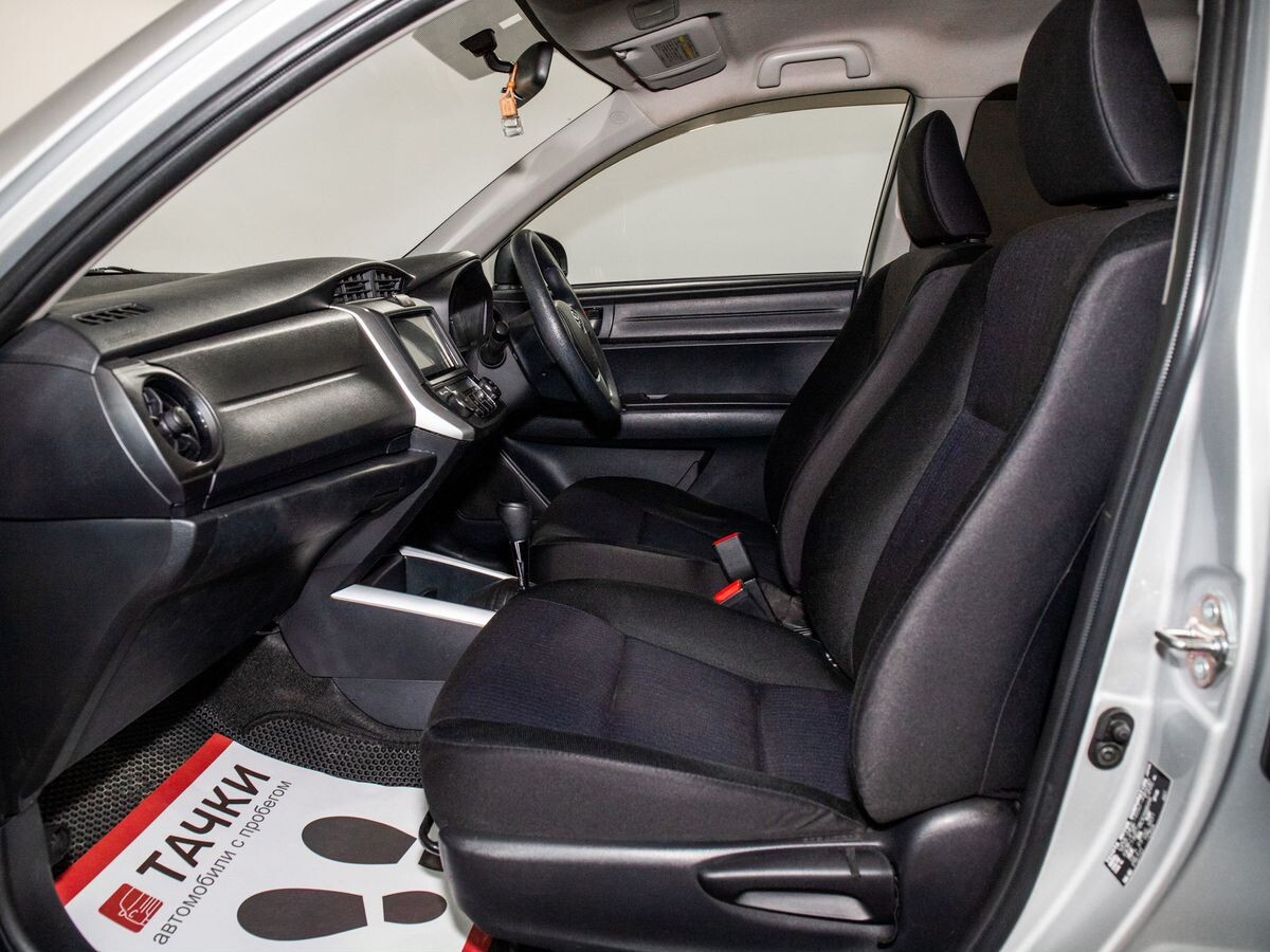 Toyota Corolla 2015 - фото автомобиля