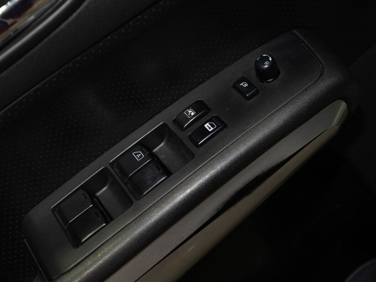 Nissan X-Trail 2010 - фото автомобиля