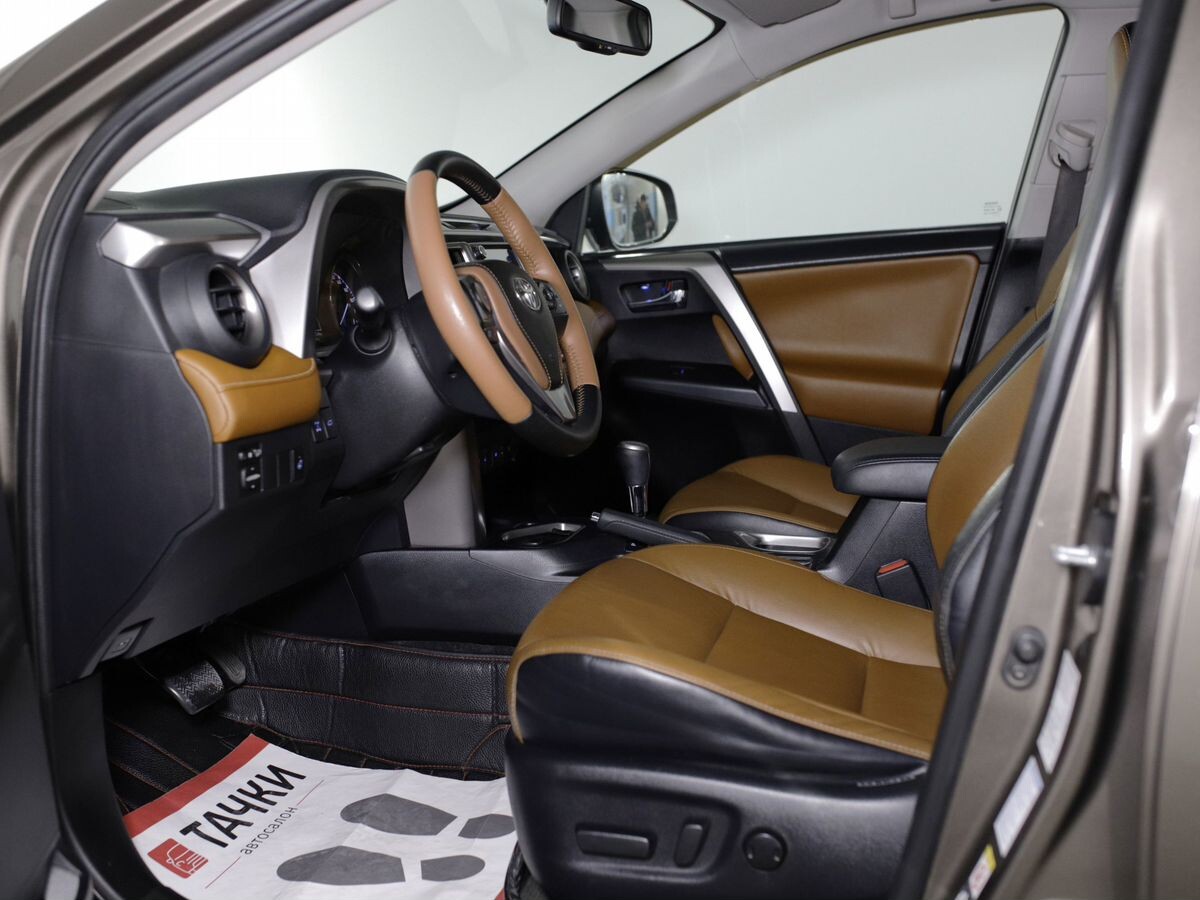 Toyota RAV4 2016 - фото автомобиля
