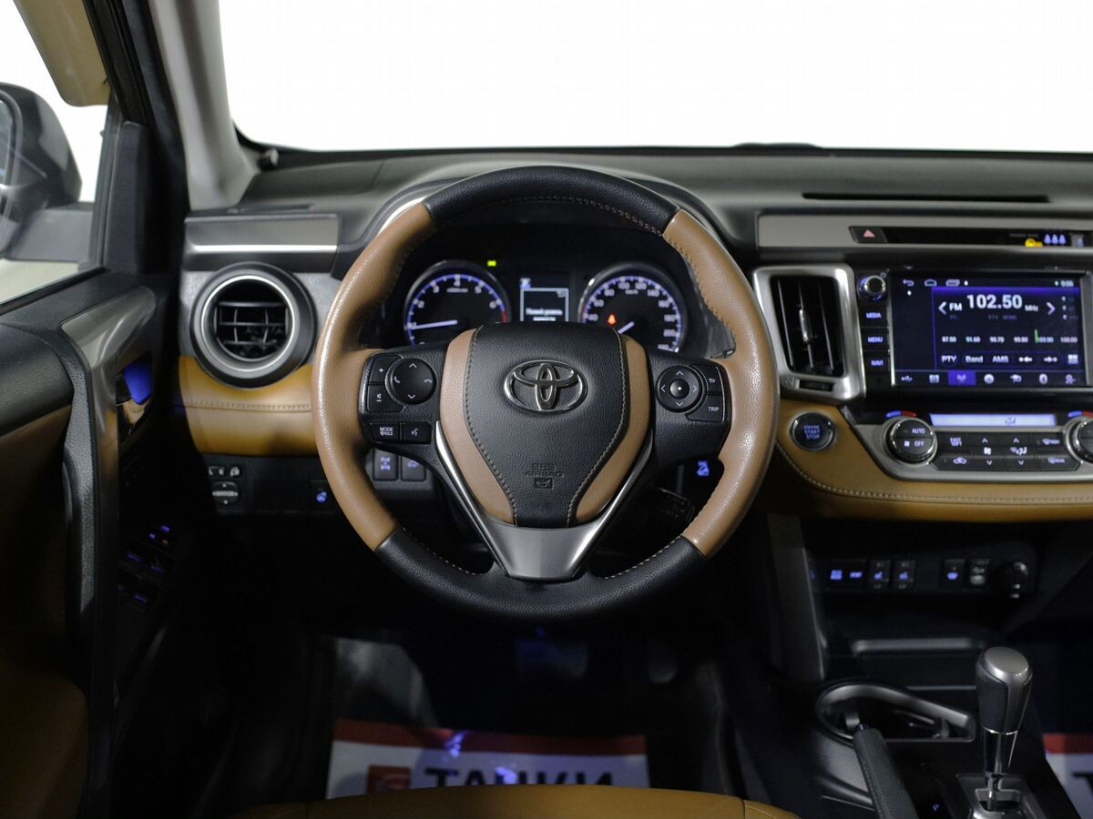Toyota RAV4 2016 - фото автомобиля