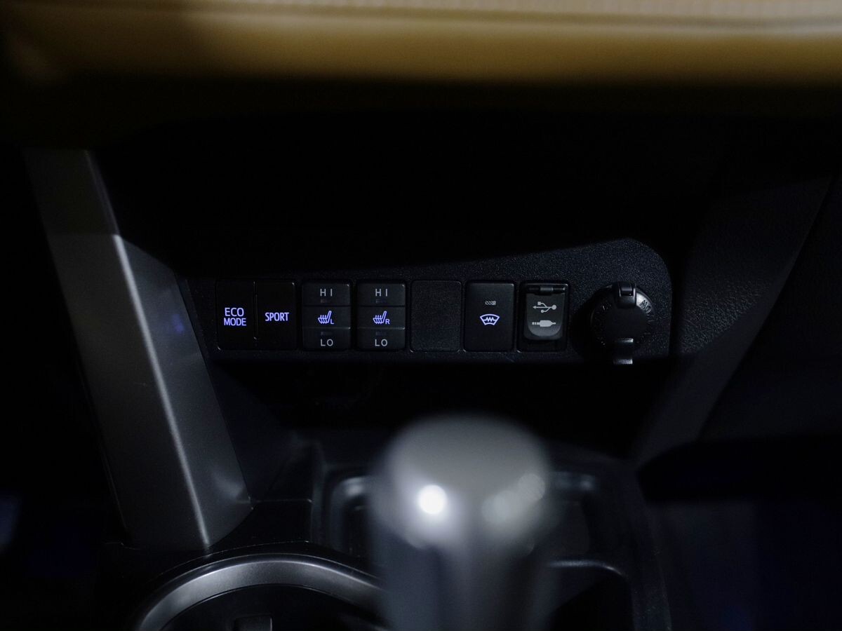 Toyota RAV4 2016 - фото автомобиля