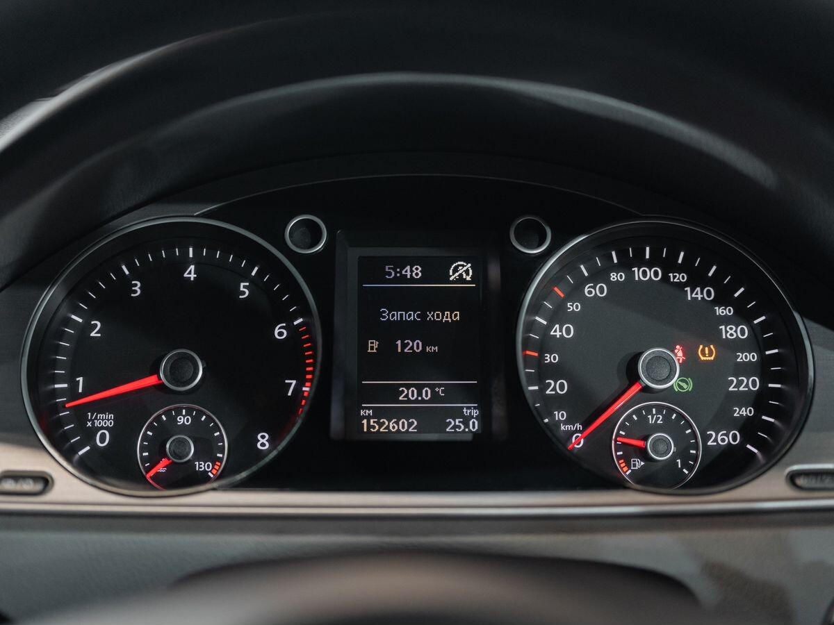 Volkswagen Passat 2013 - фото автомобиля