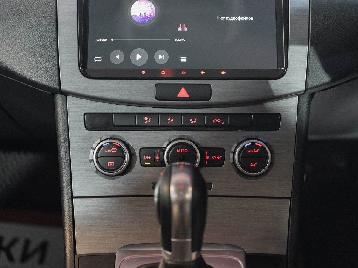 Volkswagen Passat 2013 - фото автомобиля