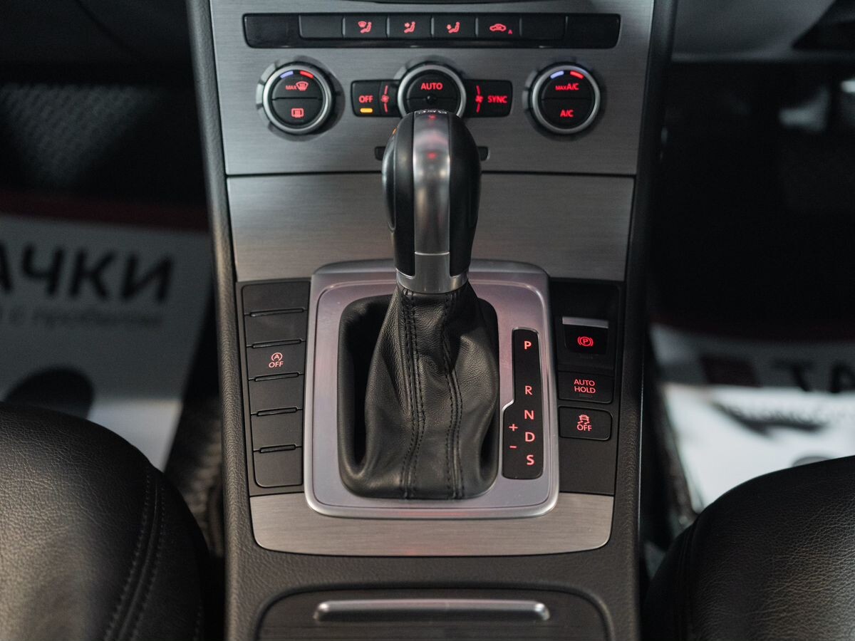 Volkswagen Passat 2013 - фото автомобиля