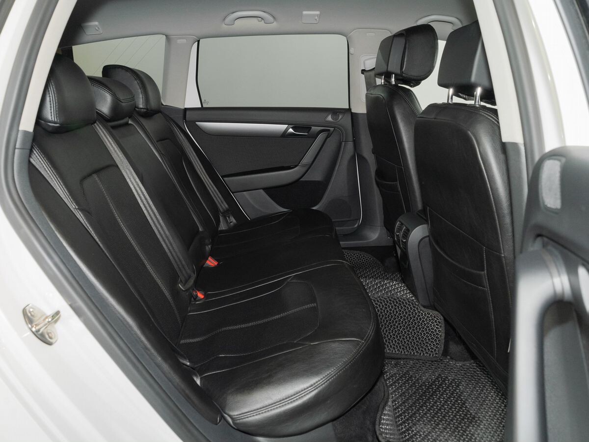 Volkswagen Passat 2013 - фото автомобиля