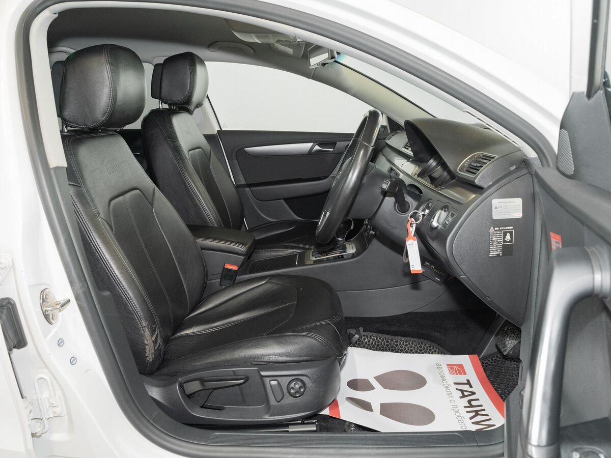 Volkswagen Passat 2013 - фото автомобиля