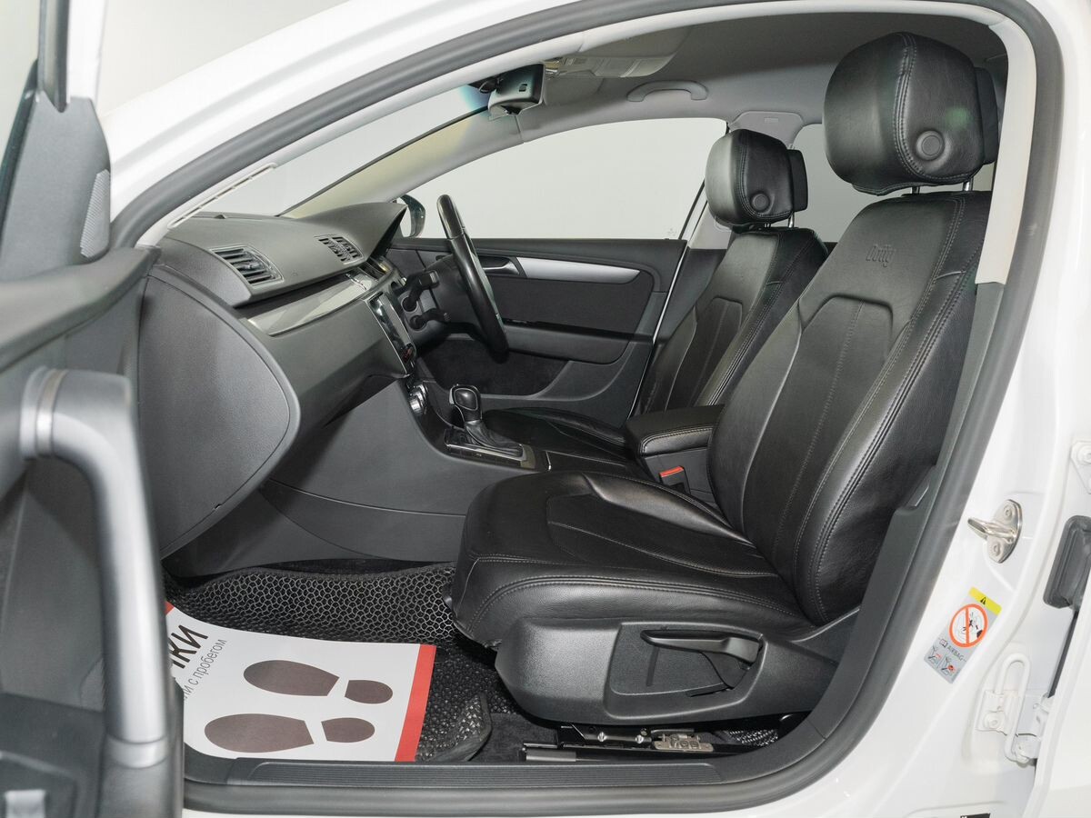 Volkswagen Passat 2013 - фото автомобиля