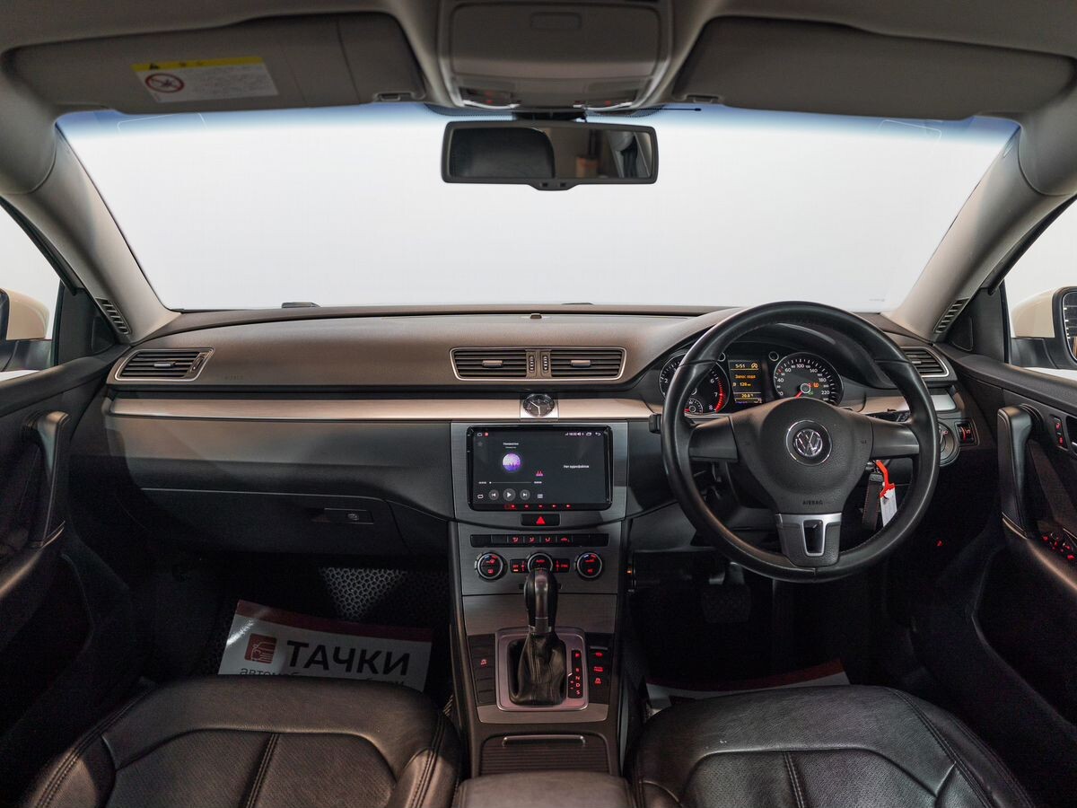 Volkswagen Passat 2013 - фото автомобиля