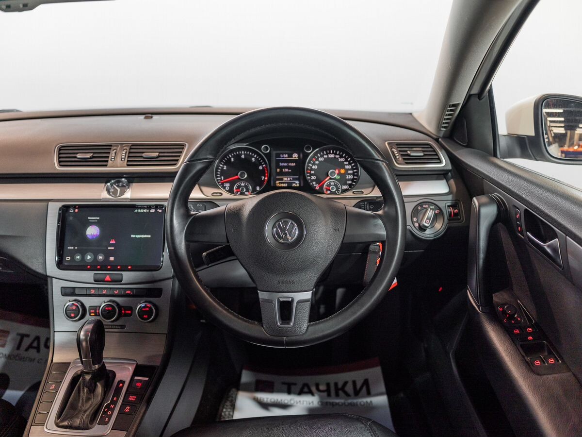 Volkswagen Passat 2013 - фото автомобиля