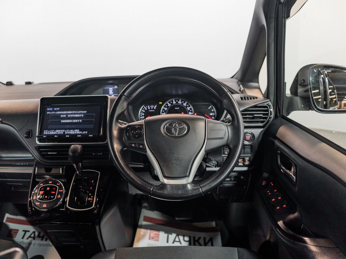 Toyota Noah 2016 - фото автомобиля