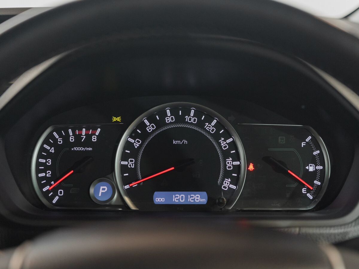 Toyota Noah 2016 - фото автомобиля