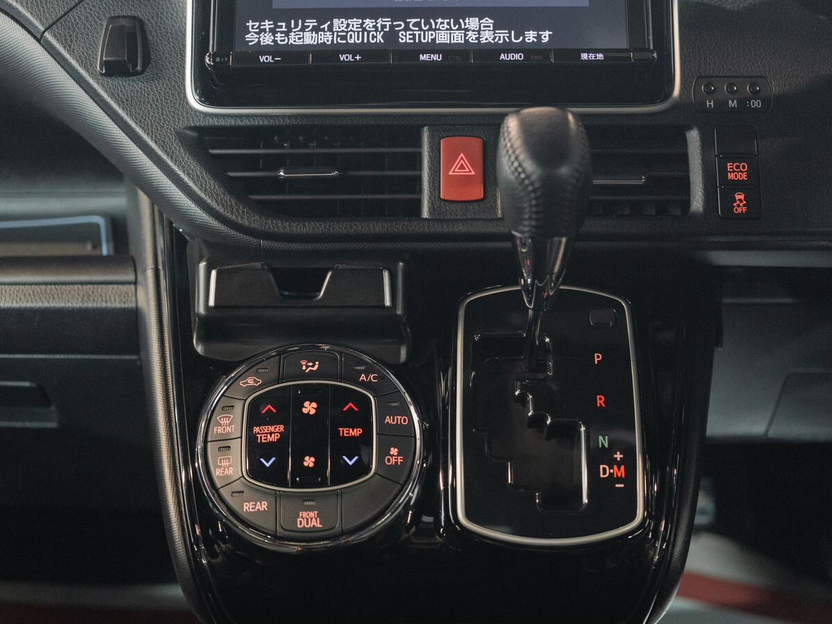 Toyota Noah 2016 - фото автомобиля