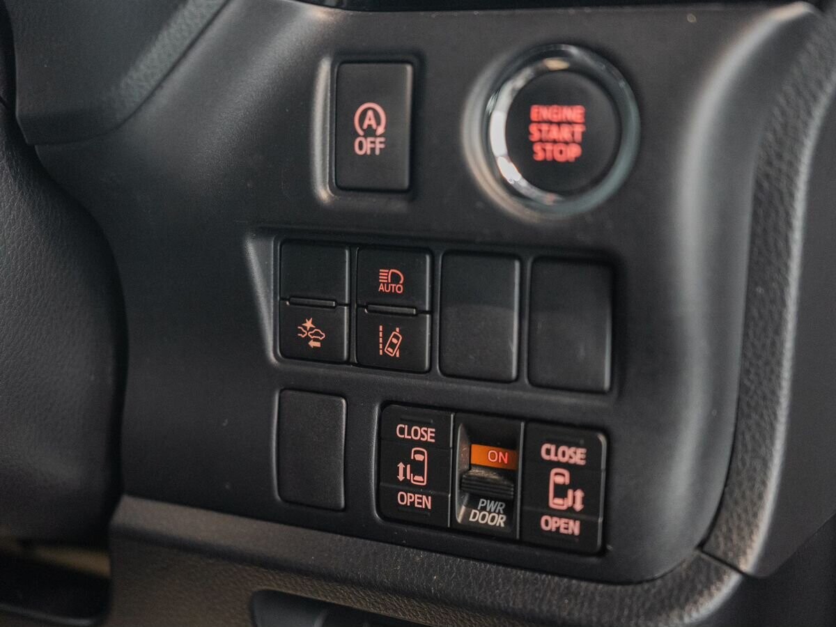 Toyota Noah 2016 - фото автомобиля