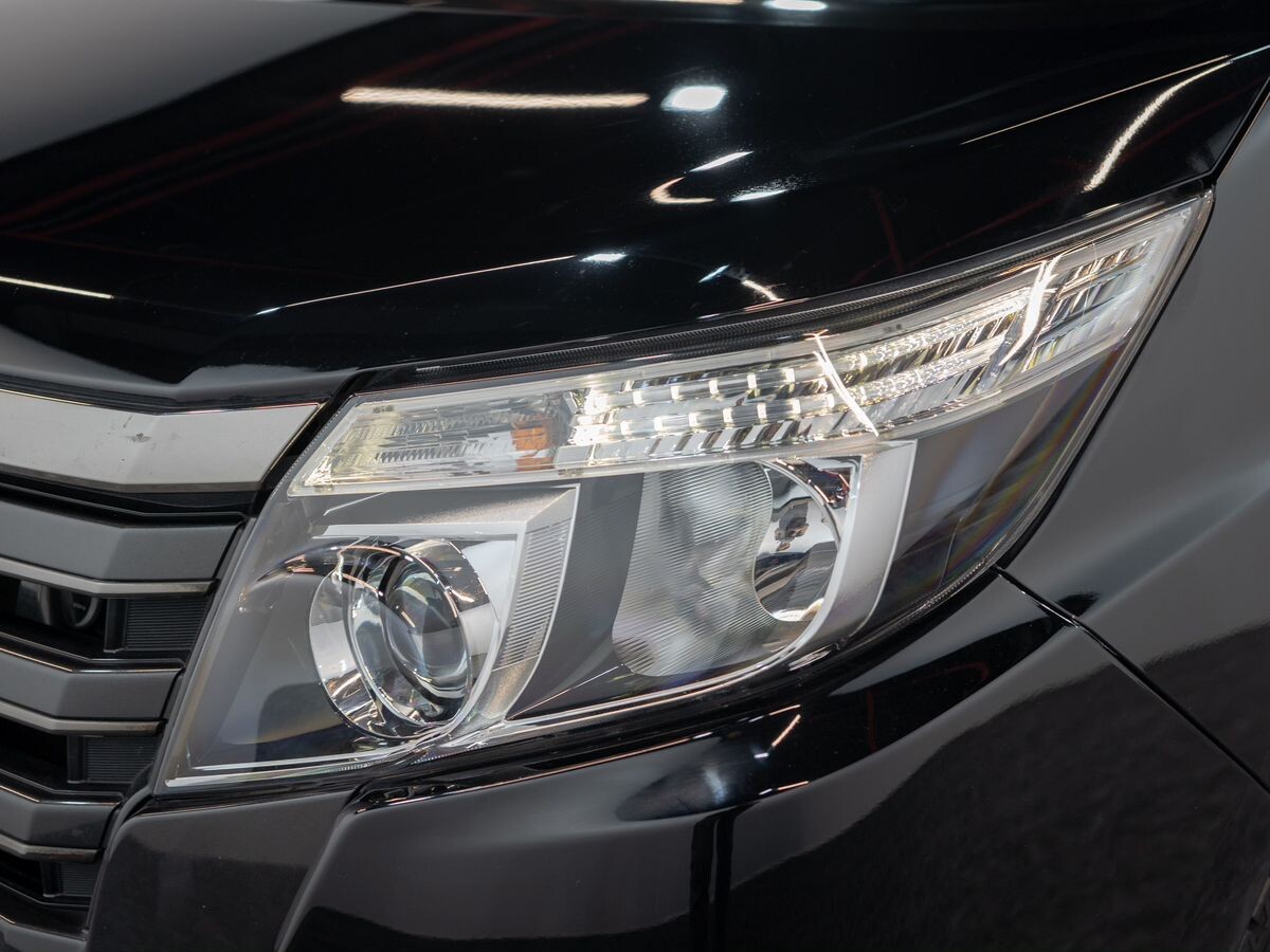 Toyota Noah 2016 - фото автомобиля