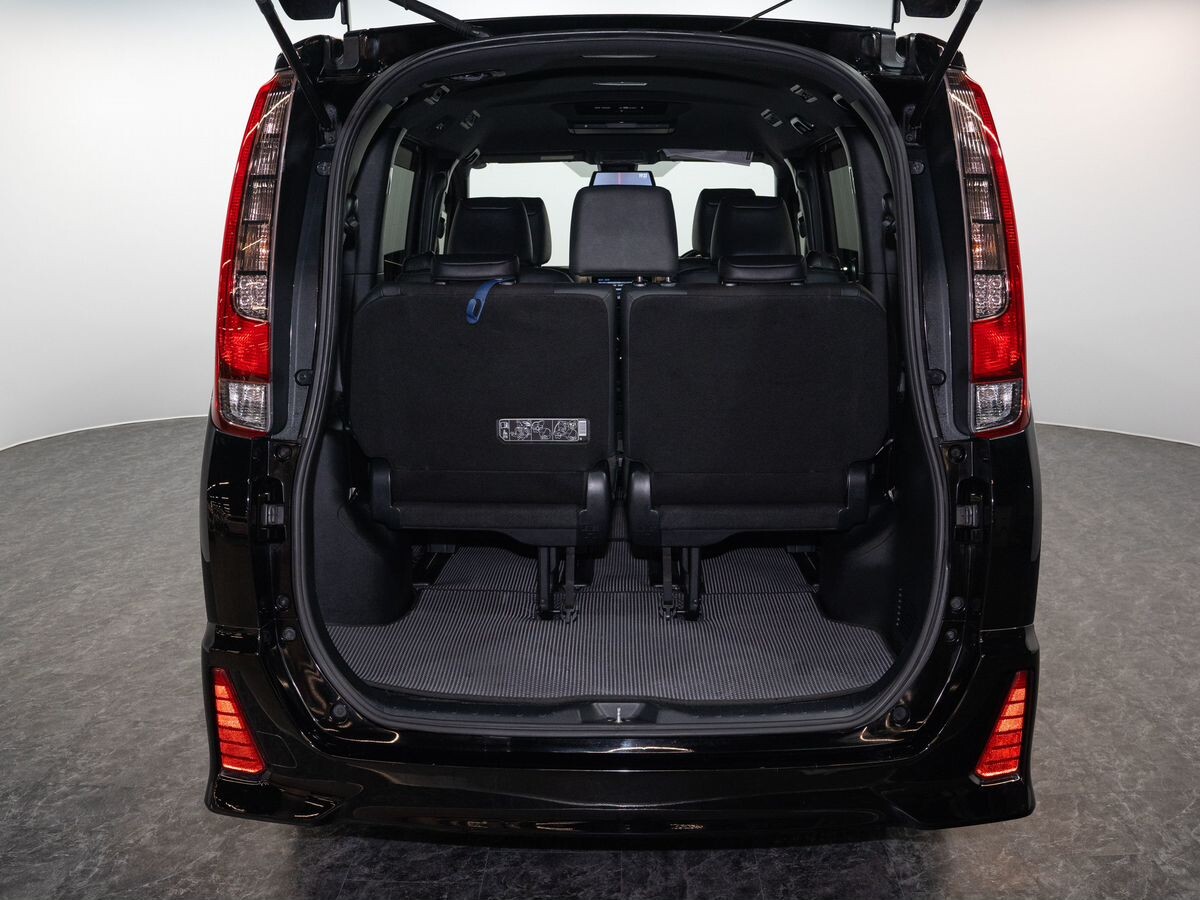 Toyota Noah 2016 - фото автомобиля