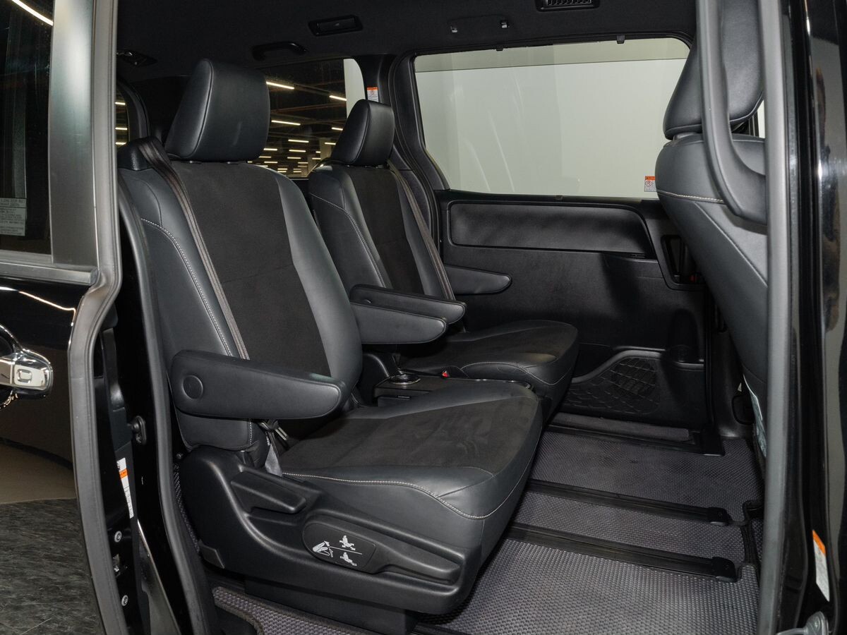 Toyota Noah 2016 - фото автомобиля