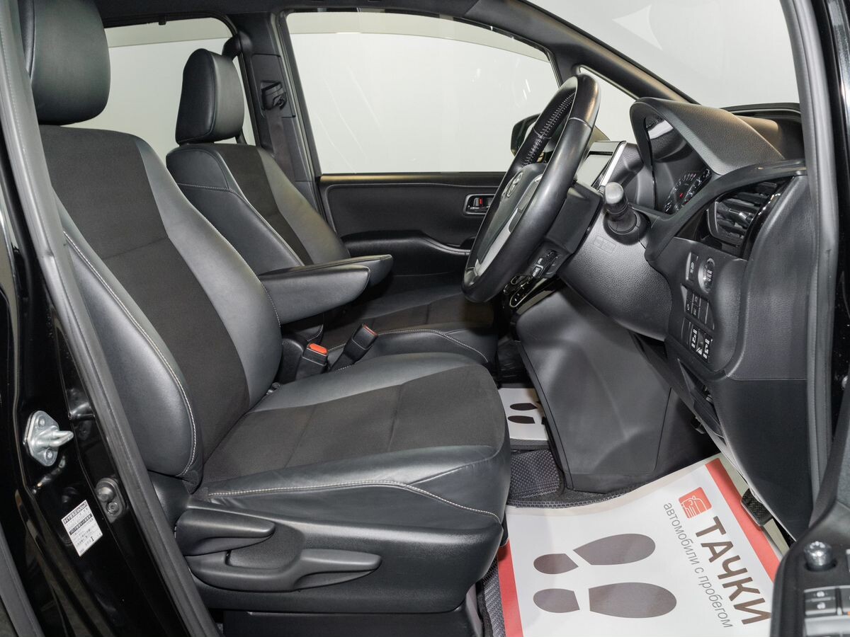 Toyota Noah 2016 - фото автомобиля