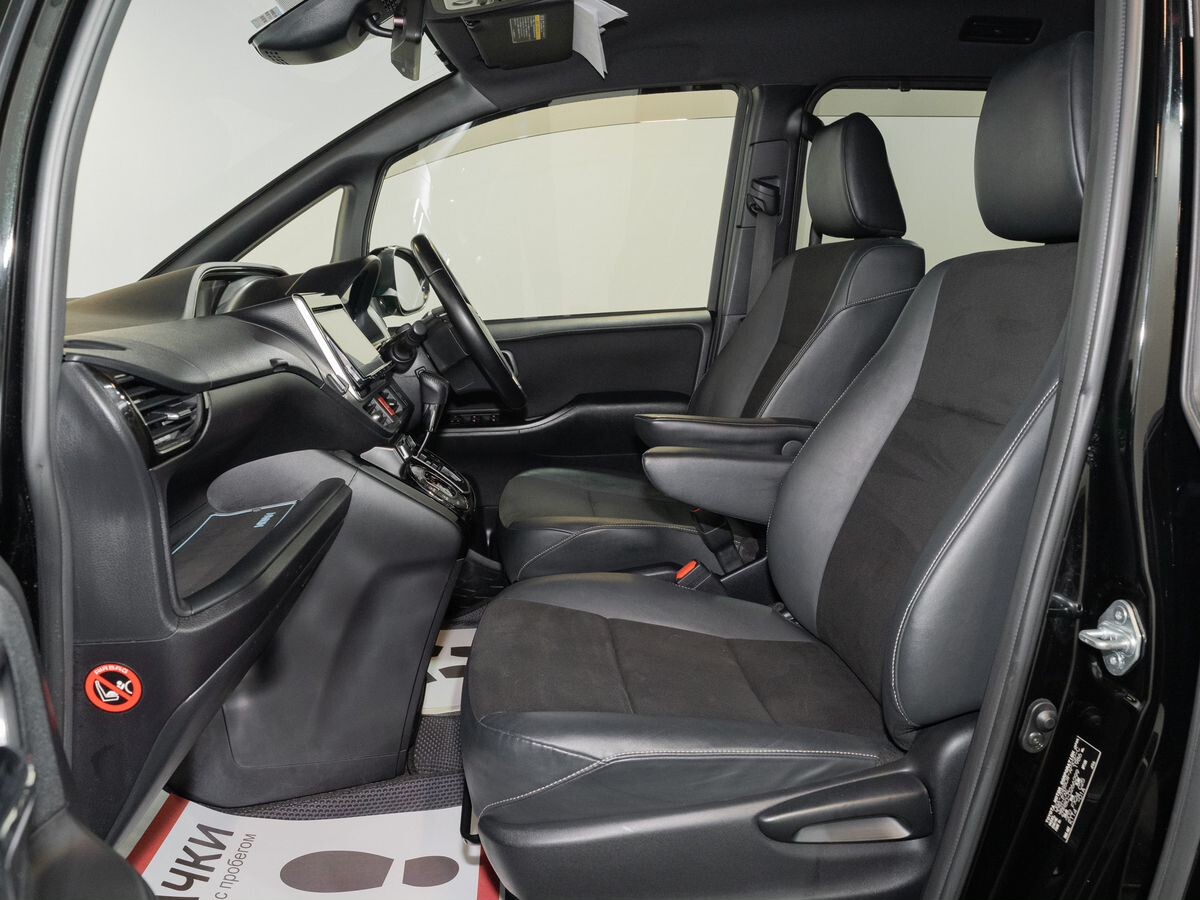 Toyota Noah 2016 - фото автомобиля